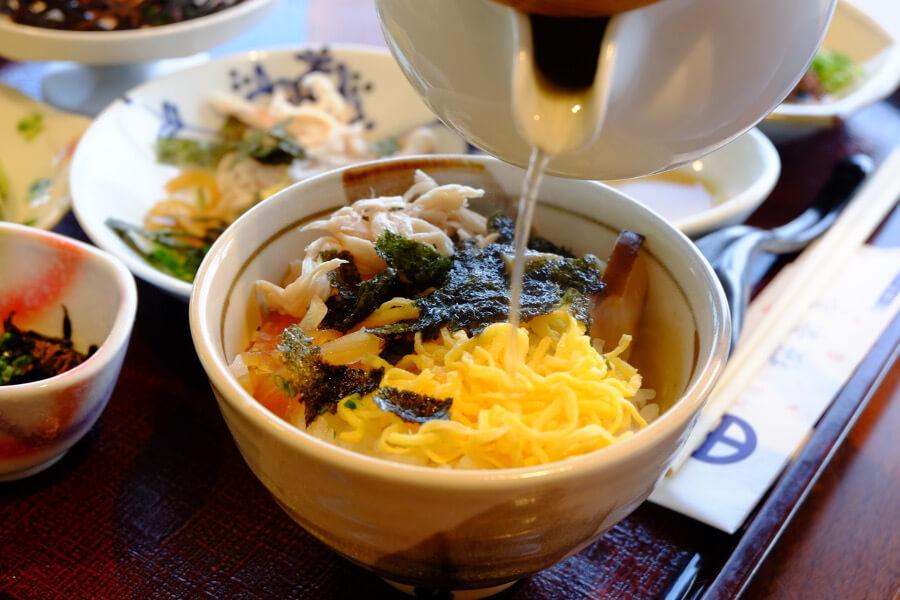 奄美の郷土料理「鶏飯」はうまみがたっぷり