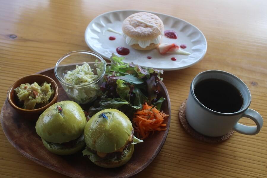 2種類の味が楽しめる「知覧バーガー」
