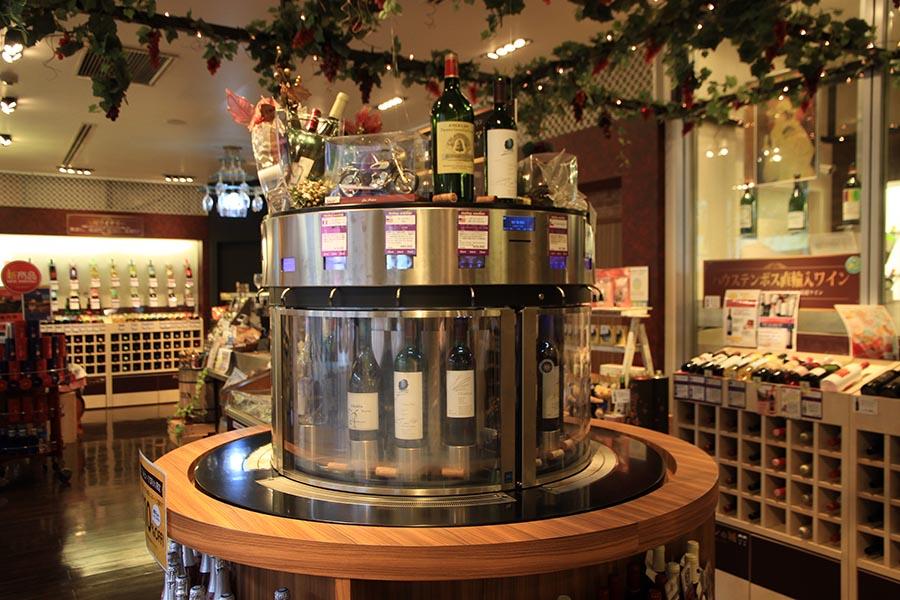 日頃は飲めないような超高級ワインの試飲(有料)も 日頃は飲めないような超高級ワインの試飲(有料)も