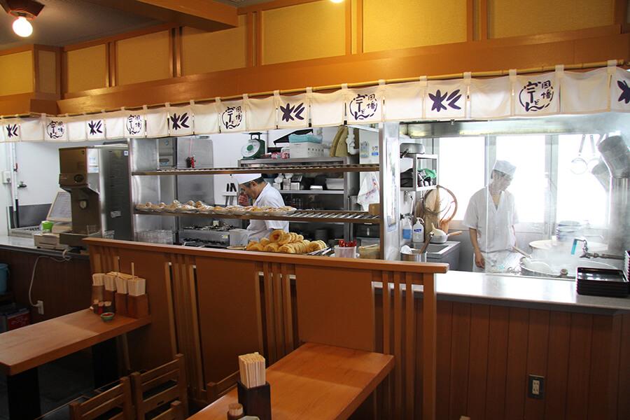 親子3代で訪れたり、帰省の度に懐かしんで来店する客も多い 親子3代で訪れたり、帰省の度に懐かしんで来店する客も多い