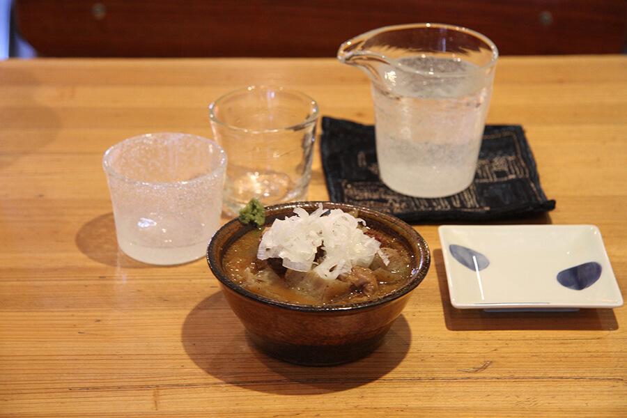 じっくり煮込んだとろとろの「牛すじ煮込み/600円」 じっくり煮込んだとろとろの「牛すじ煮込み/600円」