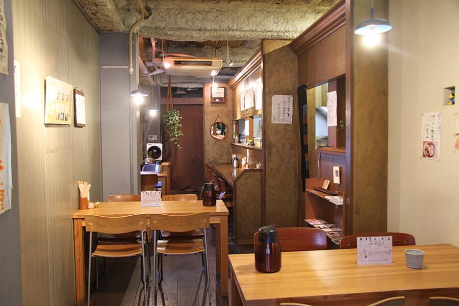カフェ風のオシャレな店内。一人でも訪れやすい カフェ風のオシャレな店内。一人でも訪れやすい