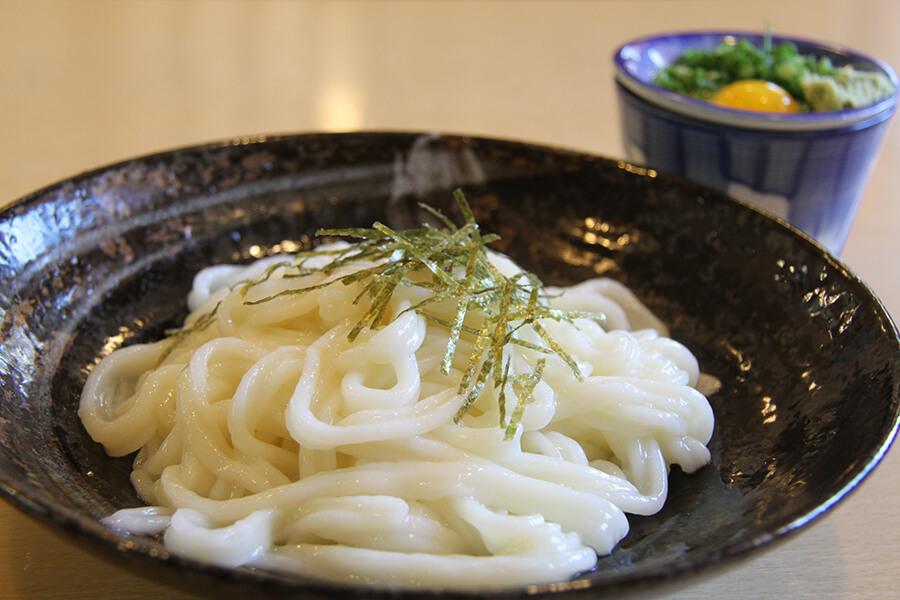透明感のあるもっちり麺が美味。「ざるうどん」450円 透明感のあるもっちり麺が美味。「ざるうどん」450円