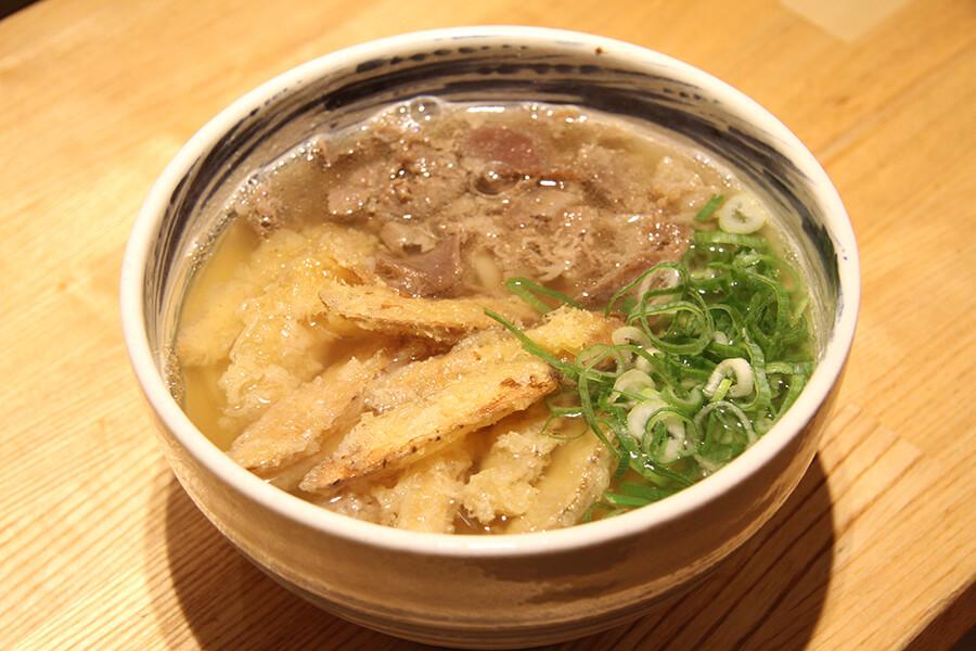 宮若店でも一番人気。「肉ごぼううどん」660円 宮若店でも一番人気。「肉ごぼううどん」660円