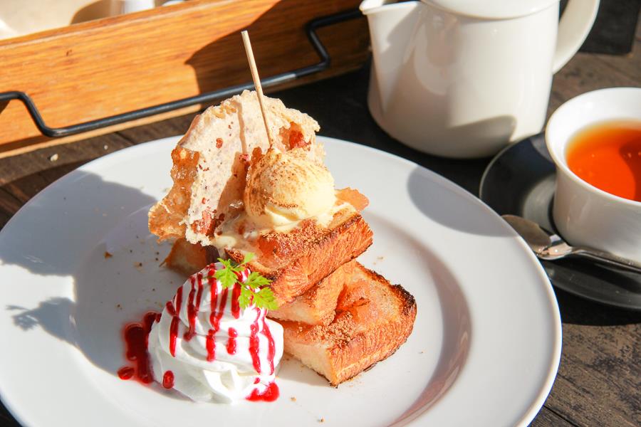 シナモン林檎トースト～バニラアイスクリーム添え～と特選香味紅茶アールグレイ