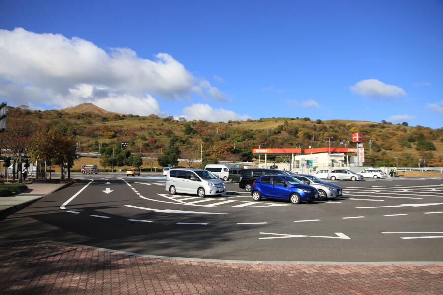 上り線と下り線が行き来できる別府湾サービスエリア。別府の行き帰りどちらでも利用可能です。別府湾のパノラマを楽しむなら遊歩道を散策してみて。