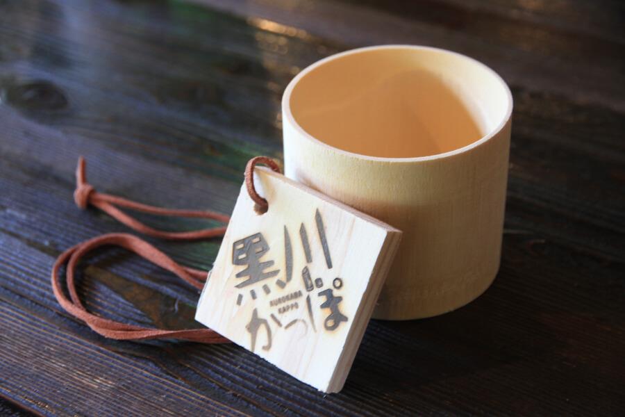 囲炉裏や東屋などで地酒とおつまみを堪能しましょう