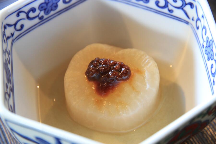 ふろふき大根は上品な味。地酒との相性抜群です