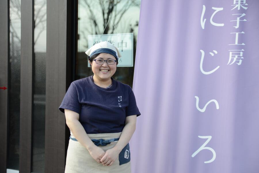 この笑顔に惹かれて通う人も。おしゃべりに夢中になって長居する人も続出