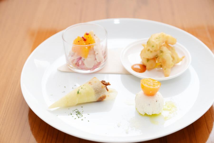 ミニオードブルだけでワインが1～2杯いけそうです