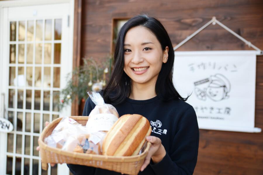 「大好きな西原村で手作りパンと一緒に、みなさんをお待ちしています」と志名さん