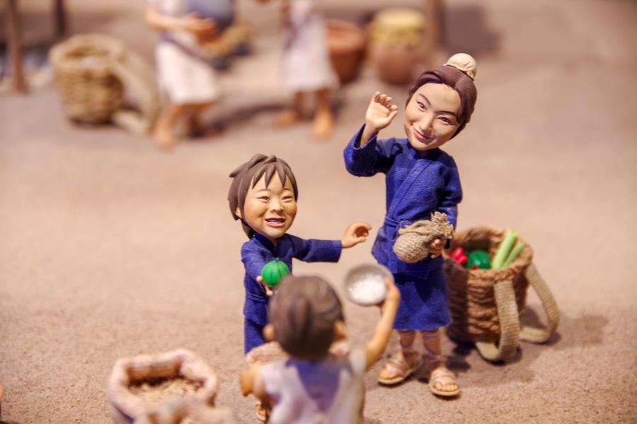 弥生人の声が聴こえてきそうなぐらい生き生きとした表情がリアルです