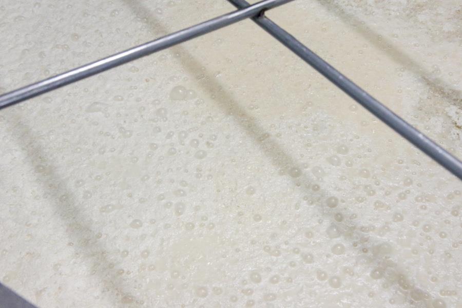 3階建ての焼酎工場では、効率的に焼酎作りが行われています