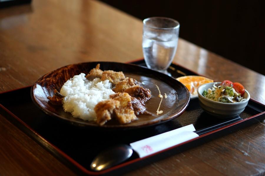 島原産の豚肉を使用した「島原カツカレー（1200円／税込）」