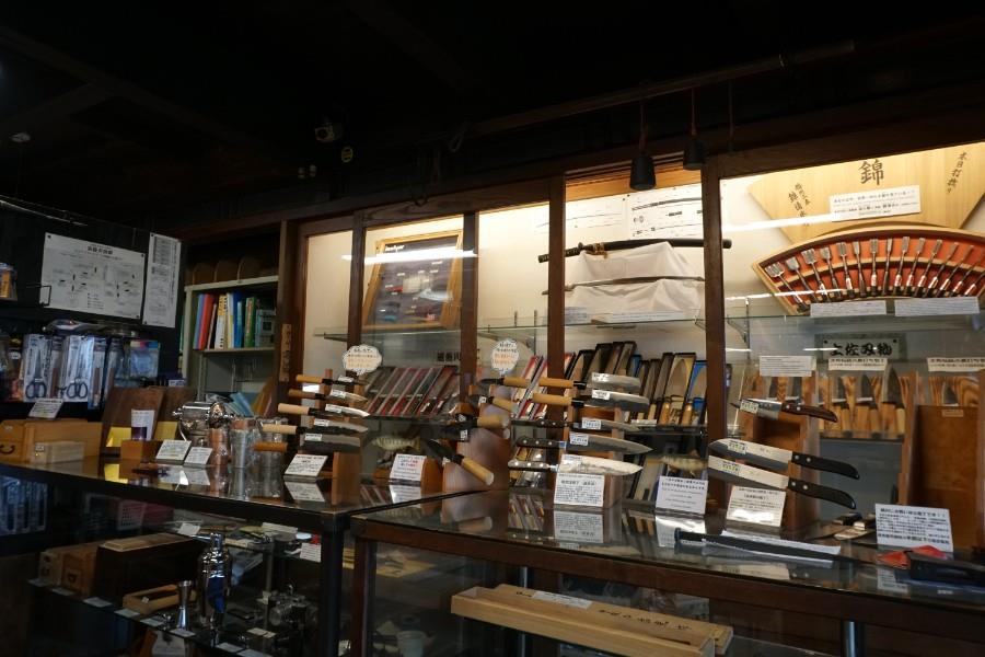 猪原金物店の多種多様な金物類