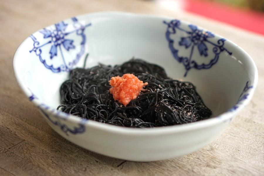 変り種は、店主がイタリアで食べたイカ墨パスタからアイデアを得たという「明太イカ墨そうめん（670円／税込）」も明太とそうめんがマッチしていてとても美味です。