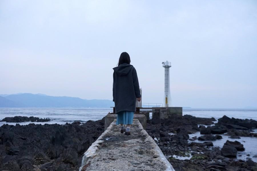 対岸の天草が間近に見ることもでき、きらめく海面が広がっています。