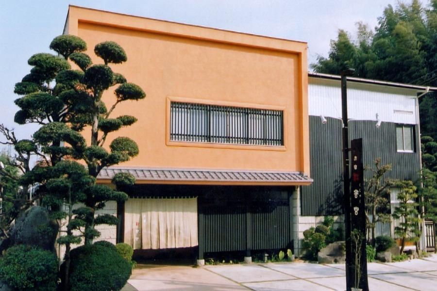 モダンな雰囲気の外観が特徴