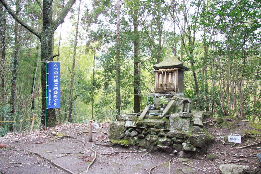 胃病にご利益がある神様と言い伝えられている”胃の神様”。その他、和水町には”目の神様”や”歯の神様”など、体にまつわる「八つの神様」を巡ることができますよ