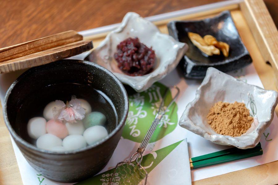 「湯上り白玉」。夏は「冷やし白玉」に変えて涼しげに