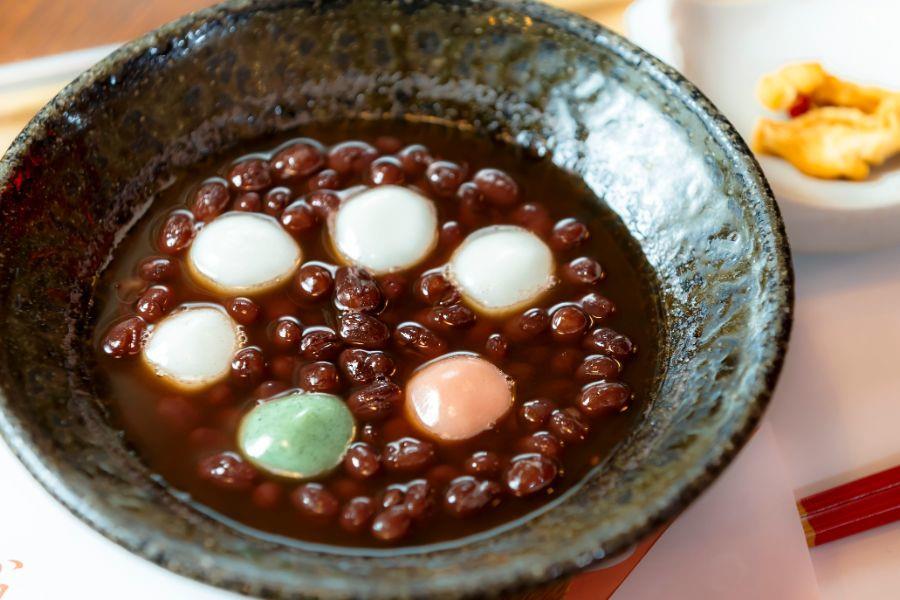 甘さを控えた定番の「白玉ぜんざい」