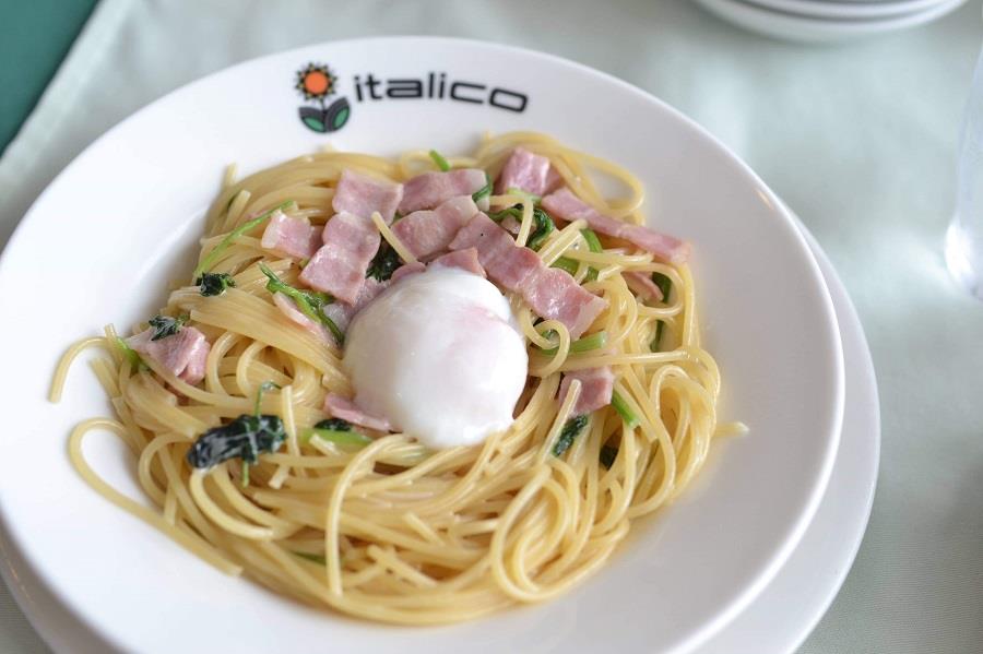 クリームパスタ温玉のせ