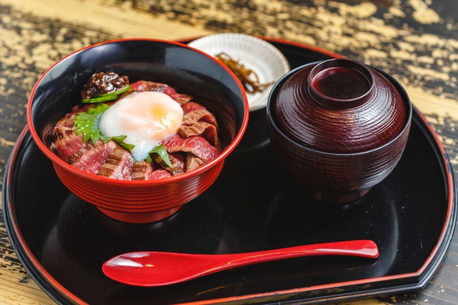 「玄河のあか牛丼セット」1680円