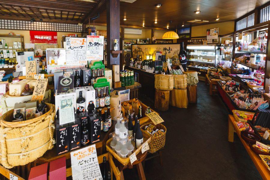 酒のほか、熊本のお土産、ジャージー牛乳関連の商品も販売