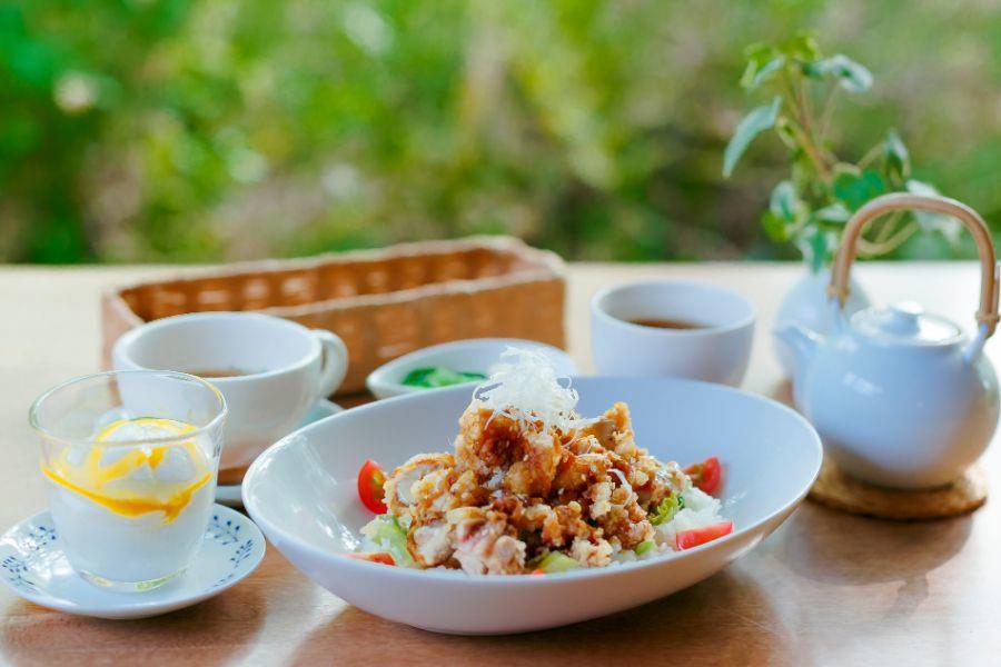 杏仁豆腐、季節のスープ、霧島産無農薬ほうじ茶付き