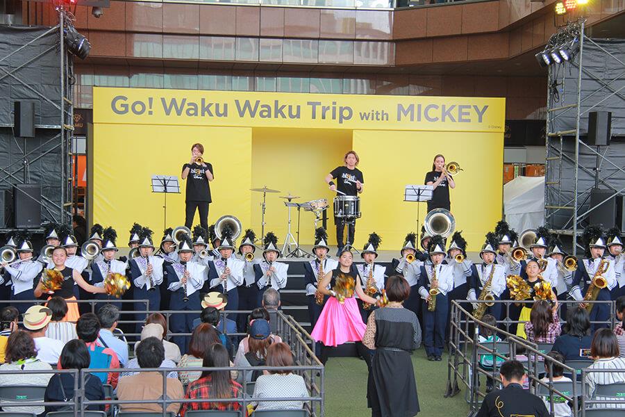 ▲地元吹奏楽部と音楽集団ブラストによる演奏も行われました©Disney
