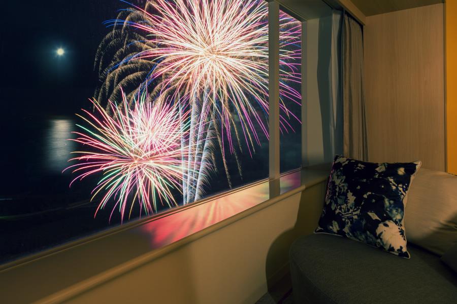 客室から贅沢に花火鑑賞を楽しみましょう