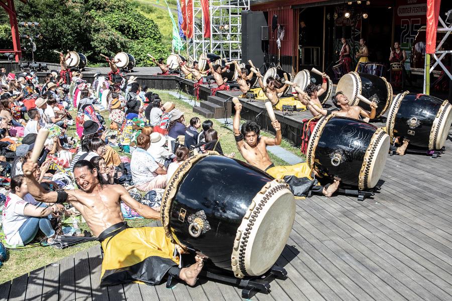 躍動感あふれるTAOの和太鼓ライブはいつ見ても圧巻です