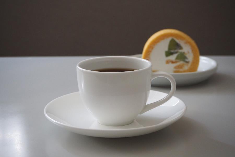 こだわりのコーヒーと、パティシエの奥様お手製のロールケーキ