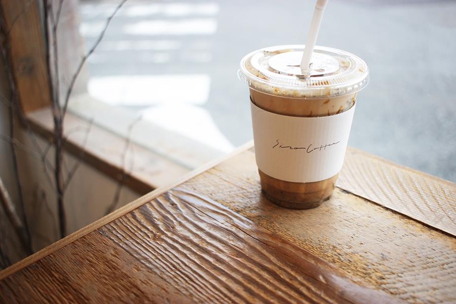カップに「Siro Coffee」のロゴが描かれているのが素敵