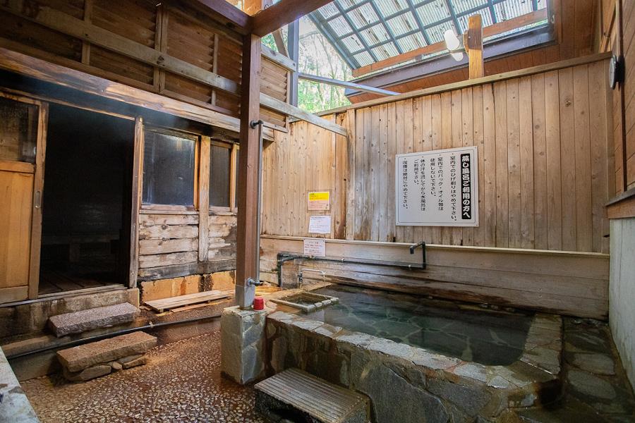 天然の蒸気を利用した、人気の蒸し風呂