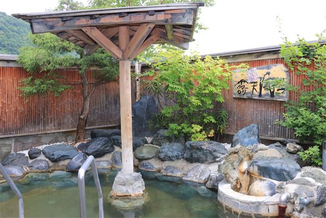 旅籠屋　定山渓商店_露天風呂