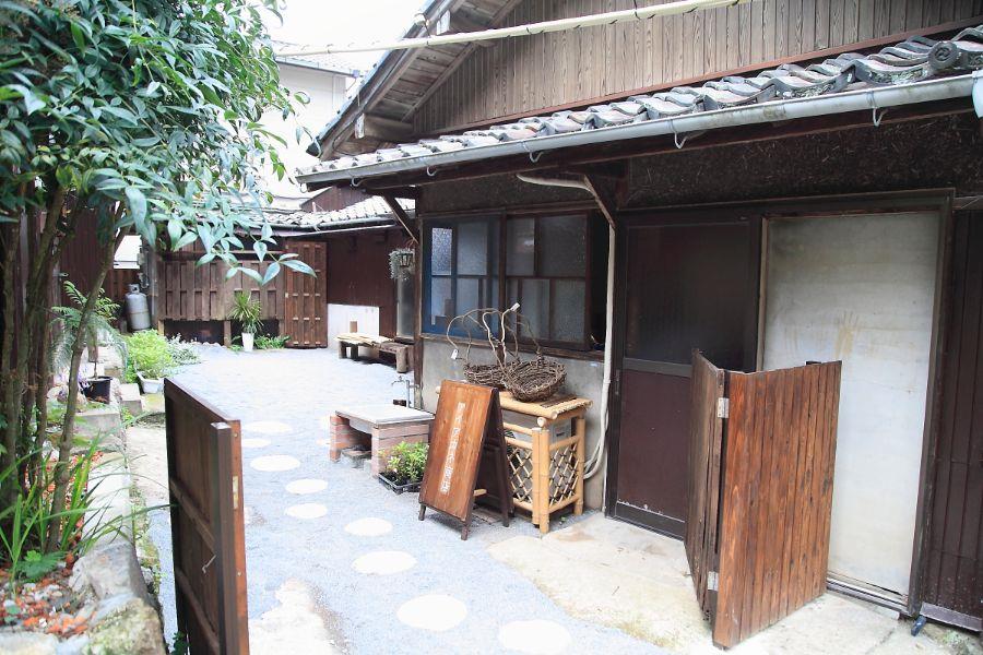 古民家をリノベーションしたアイアカネ商店