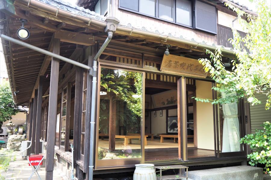 戦後に使用していた当時のままの看板で