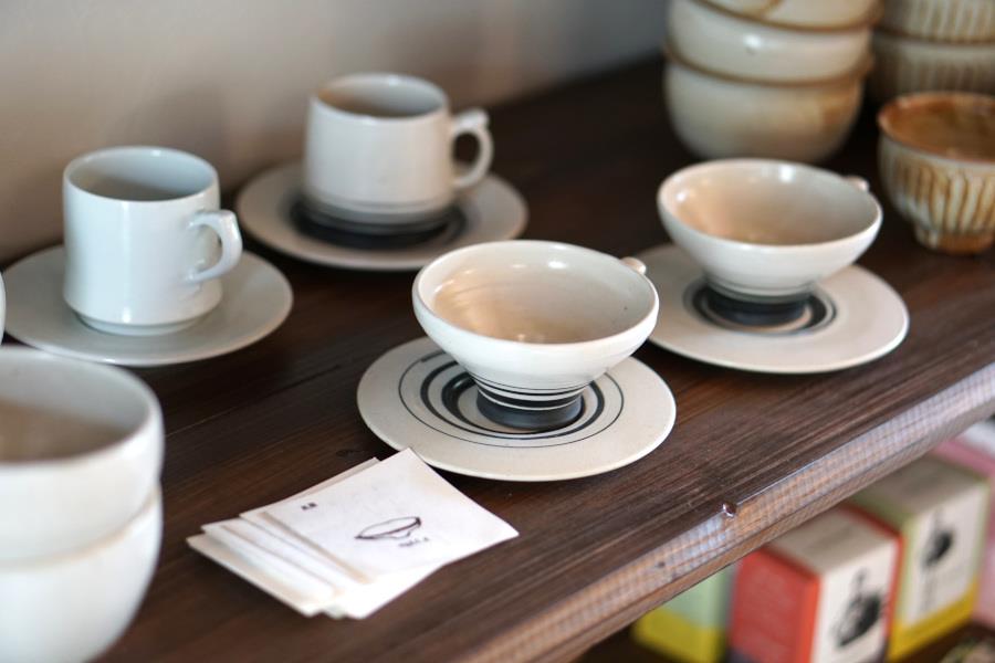 店内では陶器の販売も