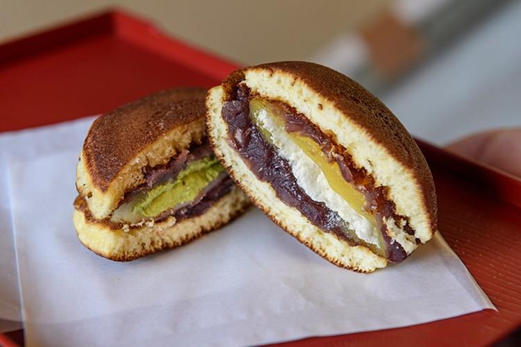 生地には阿蘇小国ジャージー牛乳から精製されたジャージー練乳を使用。大福のあんは、阿蘇小国ジャージーや抹茶など5種類から選べます"