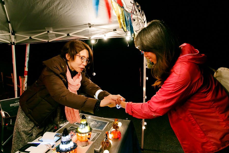 草原と阿蘇五岳、そして空に広がる満点の星空を一度に堪能できる「南阿蘇 夜の山散歩」