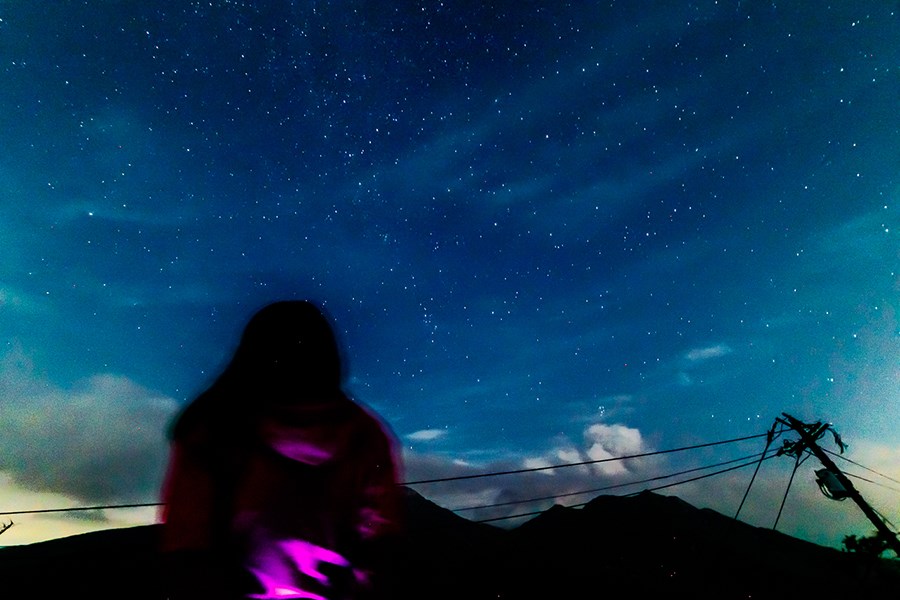 星空を眺めるだけでなく、のんびりと草原を歩けて人気のイベント