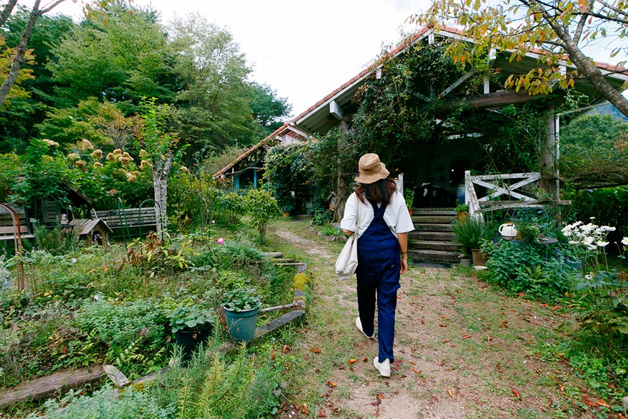 緑いっぱいの庭が美しい「ボンジュール・プロヴァンス」