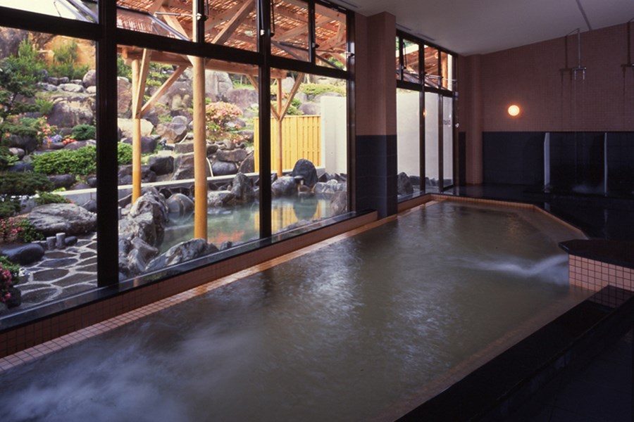 男性大浴場から見える庭園