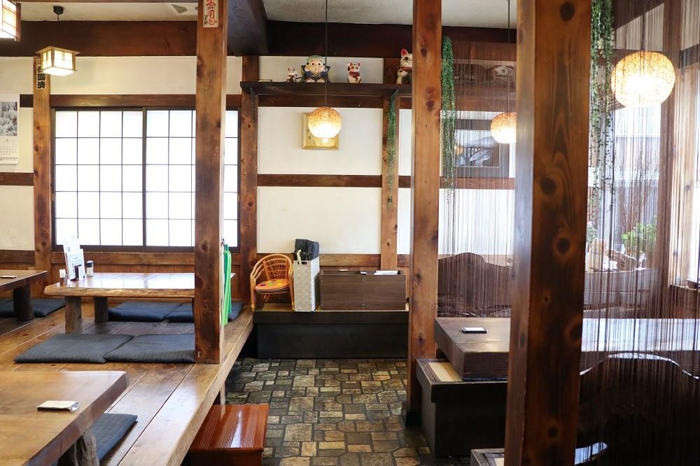 本格手打わへいそば　内観