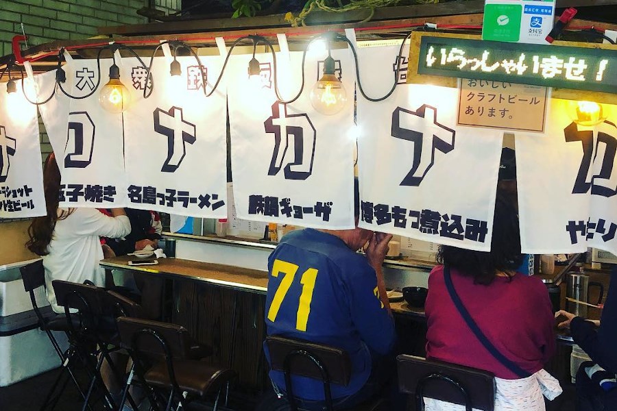 ▲店主さんやお隣さんから“福岡ツウ情報”を聞いてみるのも楽しそう♪