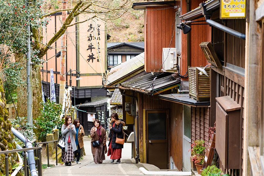 黒川温泉のメイン坂「いご坂」