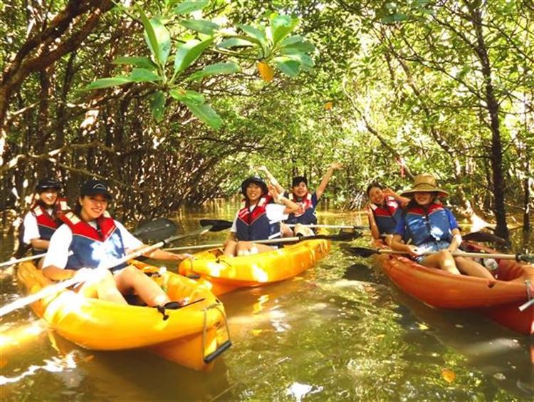 【本島北部・慶佐次川(げさしがわ)開催／1時間30分～】やんばる国立公園でカヤック体験♪定価から500円割引特典あり♪★ツアー写真&ちんすこうプレゼント★慶佐次川目の前のショップに集合★