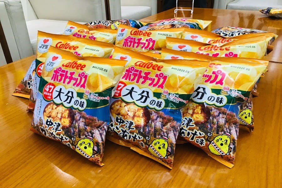▲「鶏めし味」「醤油(しょうゆ)香るかぼす味」に続く第3弾の新商品 ▲「鶏めし味」「醤油(しょうゆ)香るかぼす味」に続く第3弾の新商品