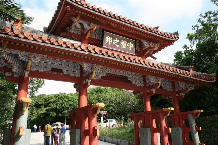 最近では首里城の立ち寄りツアーや観光ツアーが復活